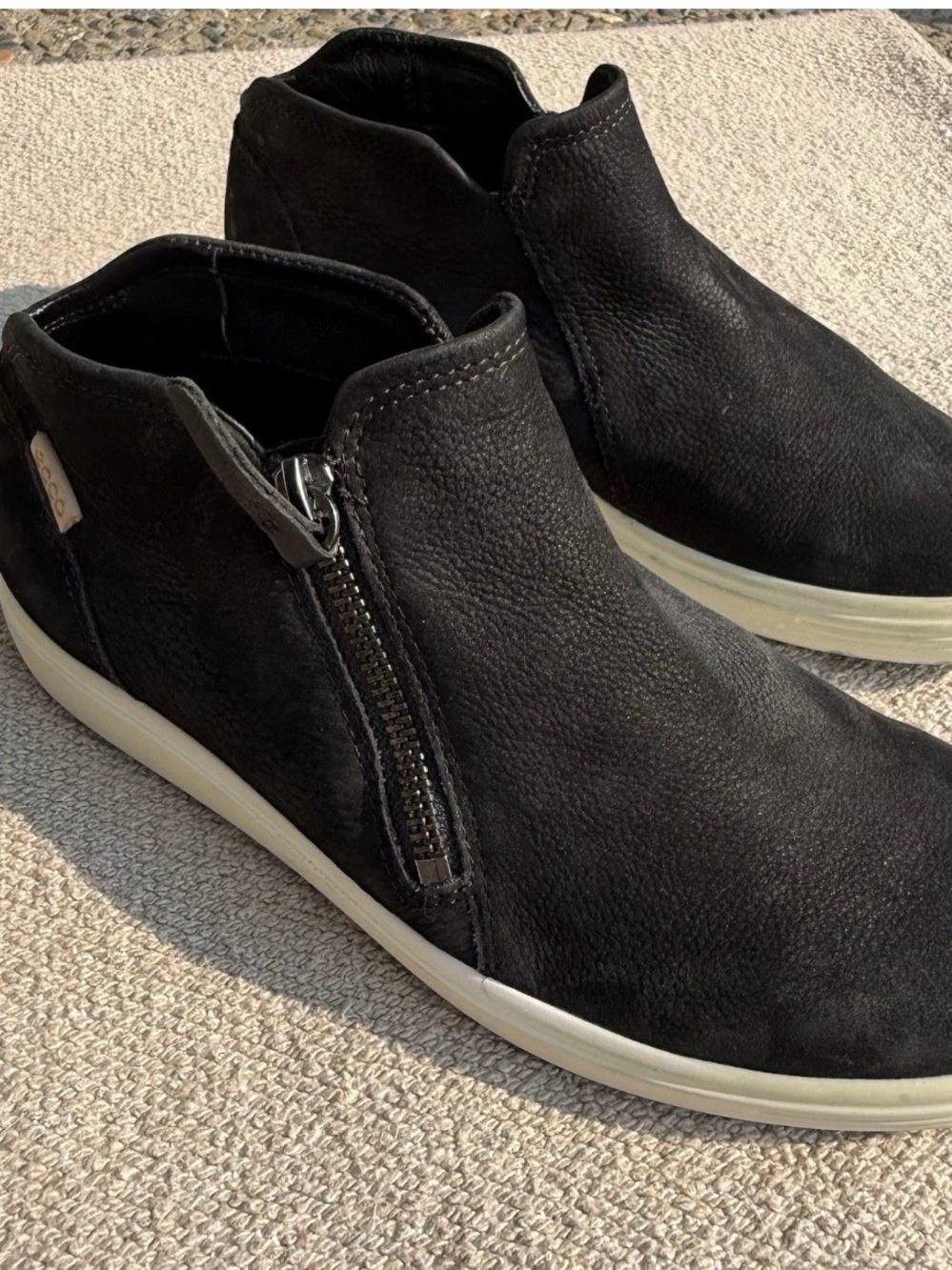 Ecco Black Leather Zip-Closure Ankle Booties